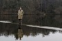Ralph Fiennes sur le lac