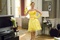 katherine heigl essayant une robe