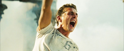 shia lebeouf criant a l aide