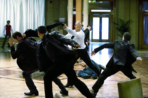 jason statham se battant - Le Transporteur 3
