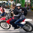 jeremy-renner-rachel-weisz-a-moto-jpg