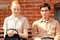 logan lerman a droite