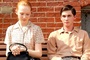 logan lerman a droite