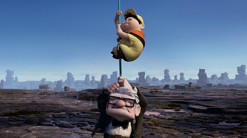 Carl et Russell se tiennent à la corde