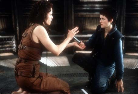 sigourney-weaver-face-a-winona-ryder-jpg