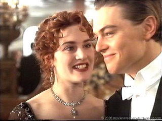 Kate Winslet et Leonardo DiCaprio sourient