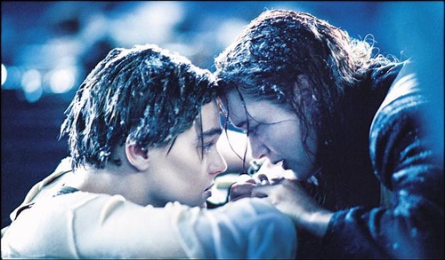 Leonardo DiCaprio et Kate Winslet dans Titanic