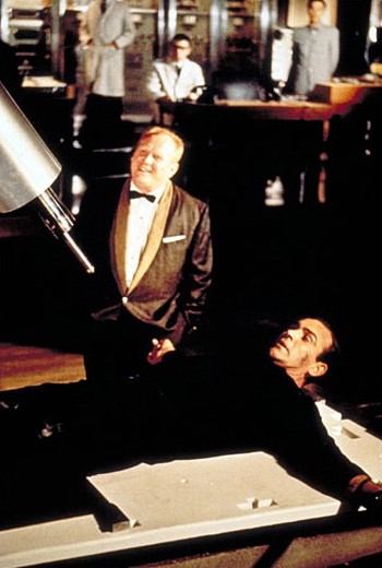 gert-frobe-menace-sean-connery-jpg