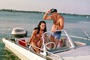 claudine-auger-et-sean-connery-dans-un-bateau-jpg