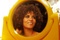 Halle Berry devant un miroir