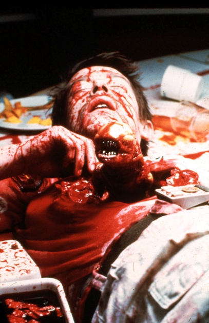 john-hurt-et-un-alien-jpg