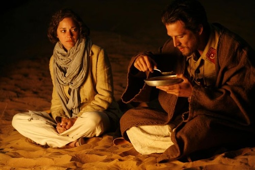 marion cotillard regardant guillaume canet manger