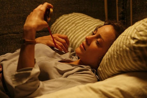 marion cotillard triste