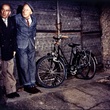 Bourvil et Louis de Funès se cachent