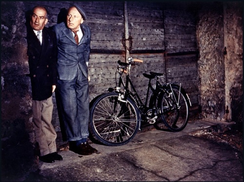 Bourvil et Louis de Funès se cachent