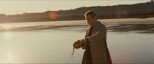 mel gibson vidant les cendres de sa fille