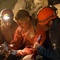 les sauveurs trouvant la cam  ra - The Descent : part 2 