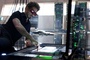 nouvelle photo pour iron man2 tony stark dans son labo