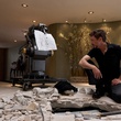 robert downey jr face a une de ses inventions