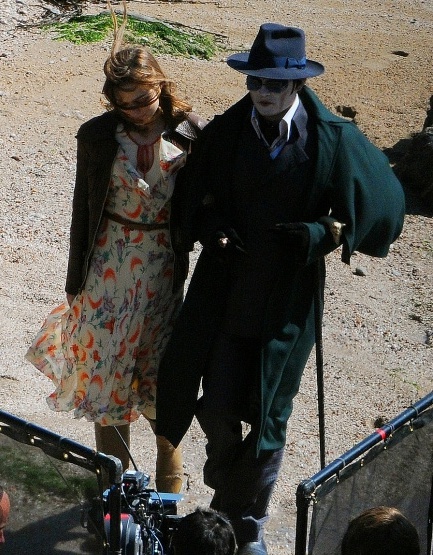 johnny-depp-sur-la-plage-png