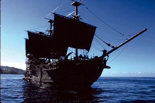 pirates des caraibes 1 black pearl 02 - Pirates des Caraïbes : la malédiction du Black Pearl