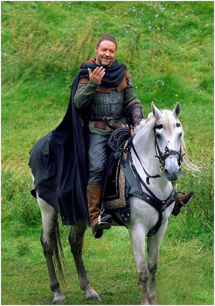 robin hood russel crowe a cheval