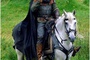 robin hood russel crowe a cheval