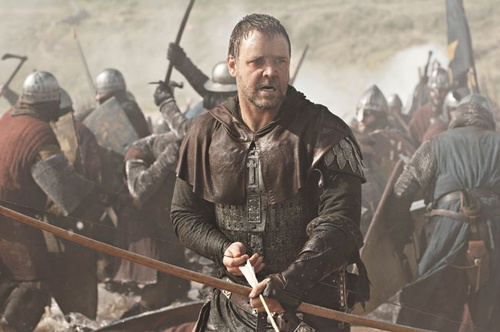 Russell Crowe tire à l'arc