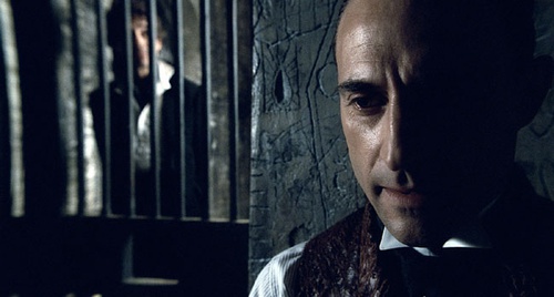 sc  ne de la prison avec mark strong