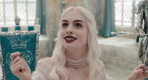 la reine blanche alias anne hathaway