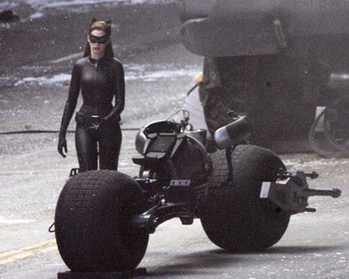 catwoman-et-le-batpod-jpg