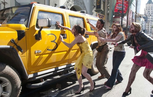 les zombies attaquent une voiture
