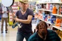 woody harrelson assomant un zombie