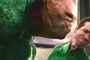 ryan reynolds evitant un ami