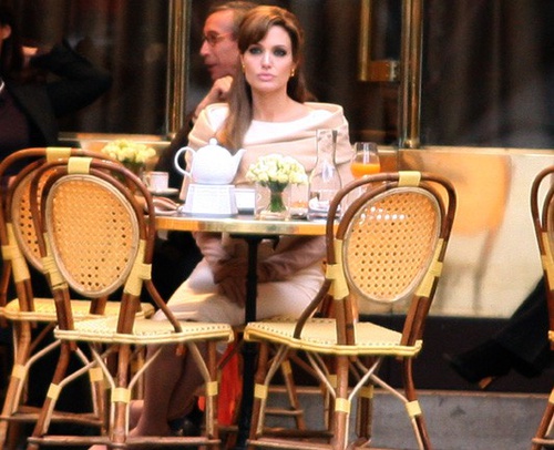 angelina en terrasse pour the tourist