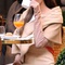 angelina joli boit un cafe a paris - The Tourist 