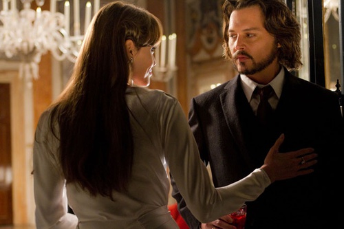 angelina jolie accompagnant johnny depp