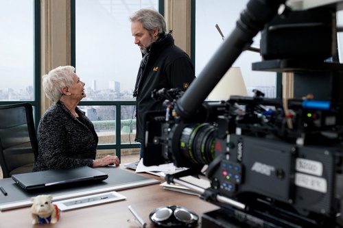 judi-dench-et-le-realisateur-jpg