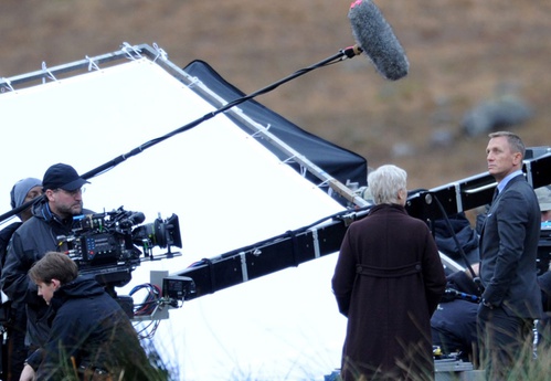 tournage-judi-dench-de-dos-png