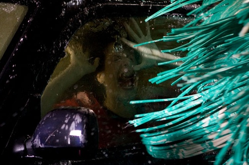 cris dans la voiture