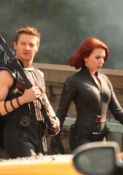 jeremy-renner-scarlett-johansson-png