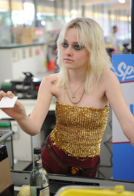 dakota fanning fait ses courses