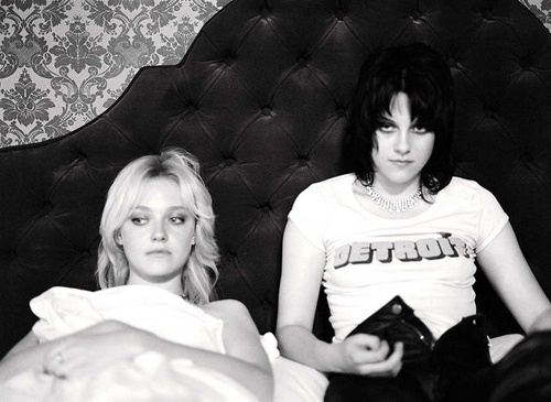 joan et cherrie au lit