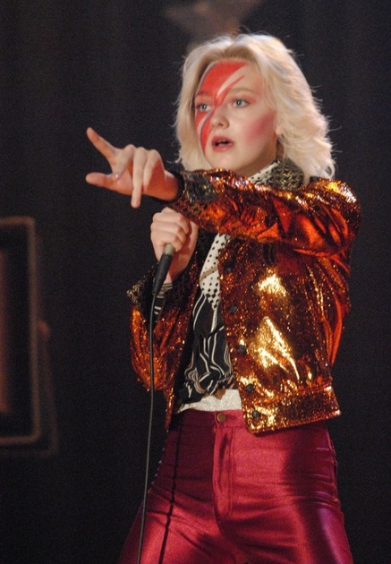 la chanteuse du groupe dakota fanning