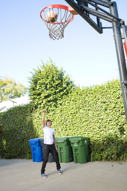 zac efron joue au basket ball