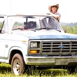 jason earles en voiture