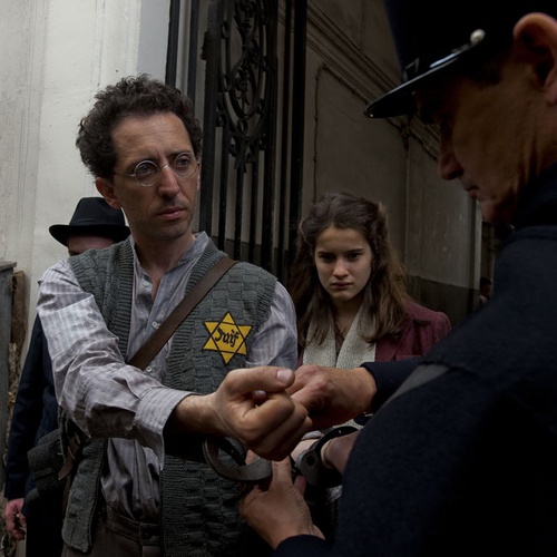 Gad Elmaleh présente sa carte aux policiers