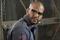 amaury nolasco portant des lunettes