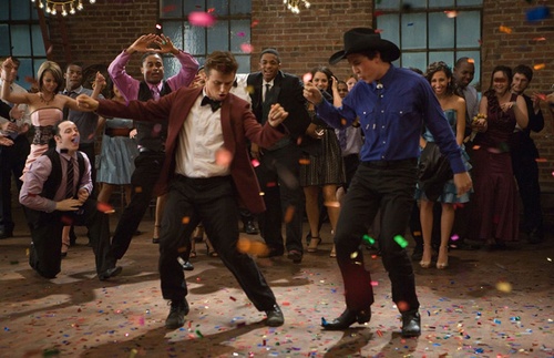 kenny-wormald-et-miles-teller-dansent-dans-footloose-jpg