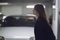 charlotte gainsbourg dans un parking